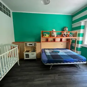 Nathan House, Due Roma